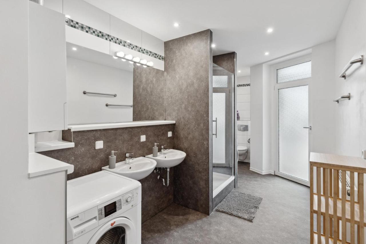 Apartment Fuer 13 Gaeste, 5 Schlafzimmer, 2 Baeder, 2 Loggia'S, Leipzig Zentrum Ost Екстериор снимка