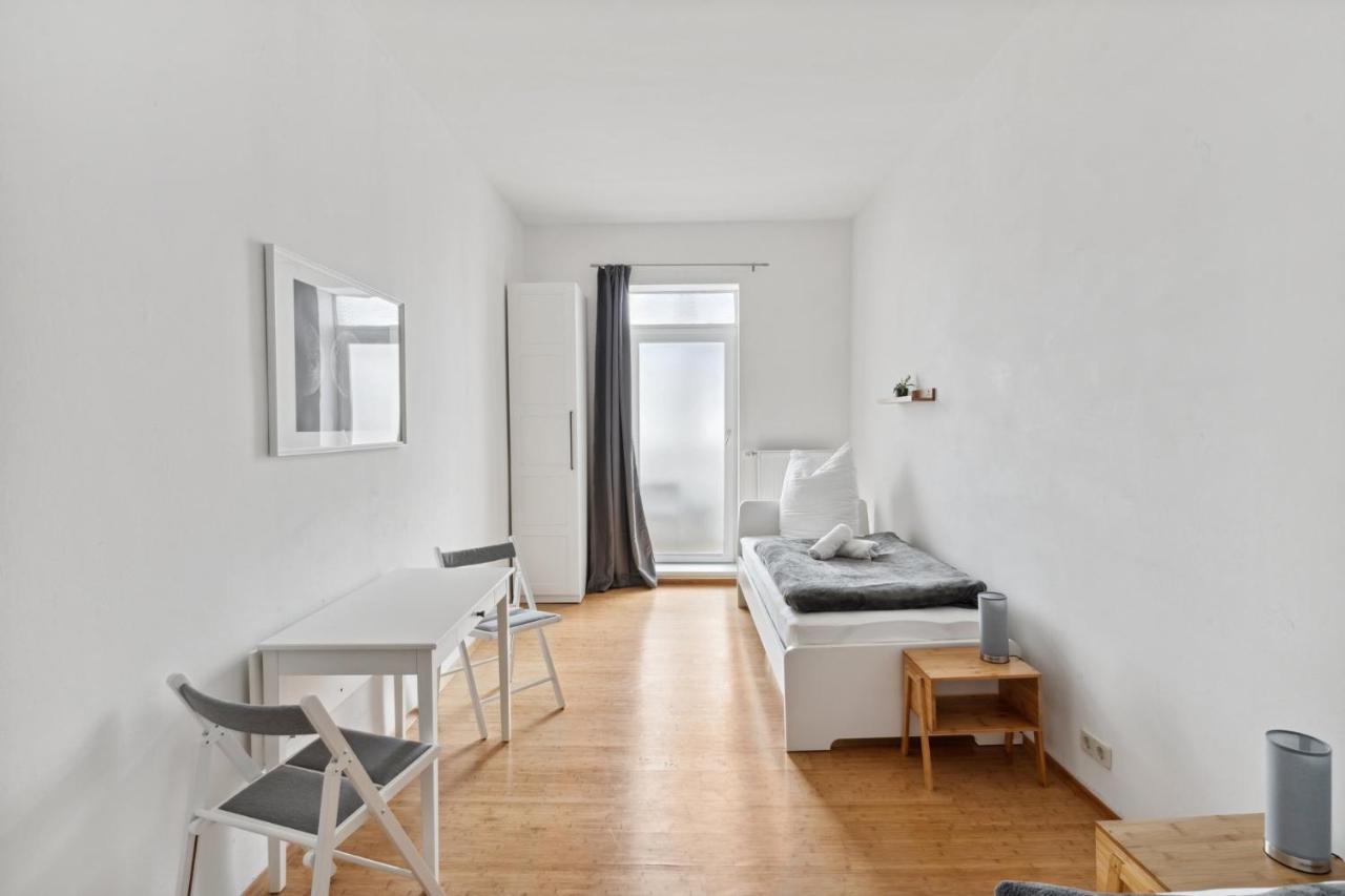 Apartment Fuer 13 Gaeste, 5 Schlafzimmer, 2 Baeder, 2 Loggia'S, Leipzig Zentrum Ost Екстериор снимка